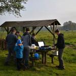 Vroege vogelwandeling met picknickontbijt